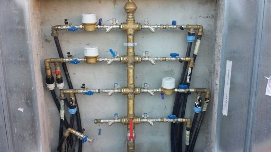 Da circa due anni si era allacciato alla rete idrica abusivamente: denunciato