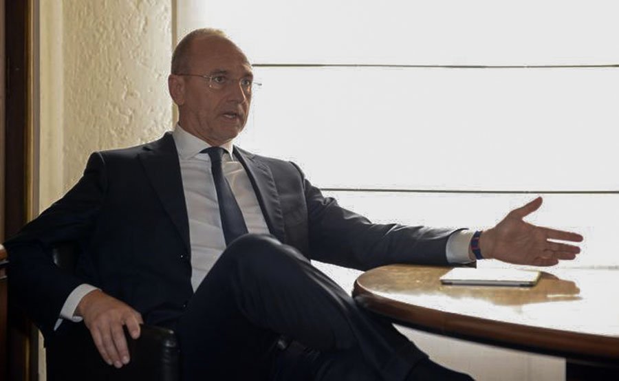 Ugo Cappellacci indagato per presunta corruzione. Avrebbe intascato una tangente da 80mila euro