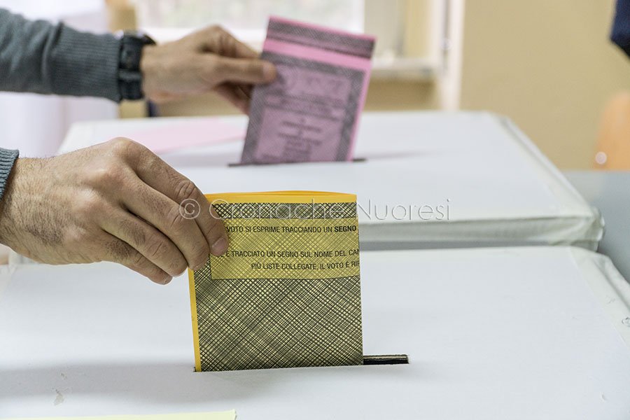 Exploit M5s – primo partito, Pd crolla e Lega supera FI. Centrodestra primo al centronord, trionfo M5s al Sud