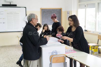 Nuoro, operazioni di voto (foto S.Novellu)