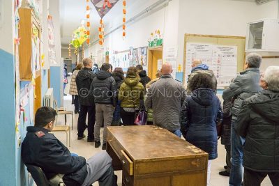 Nuoro, fila al seggio per le Politiche 2018 (foto S.Novellu)
