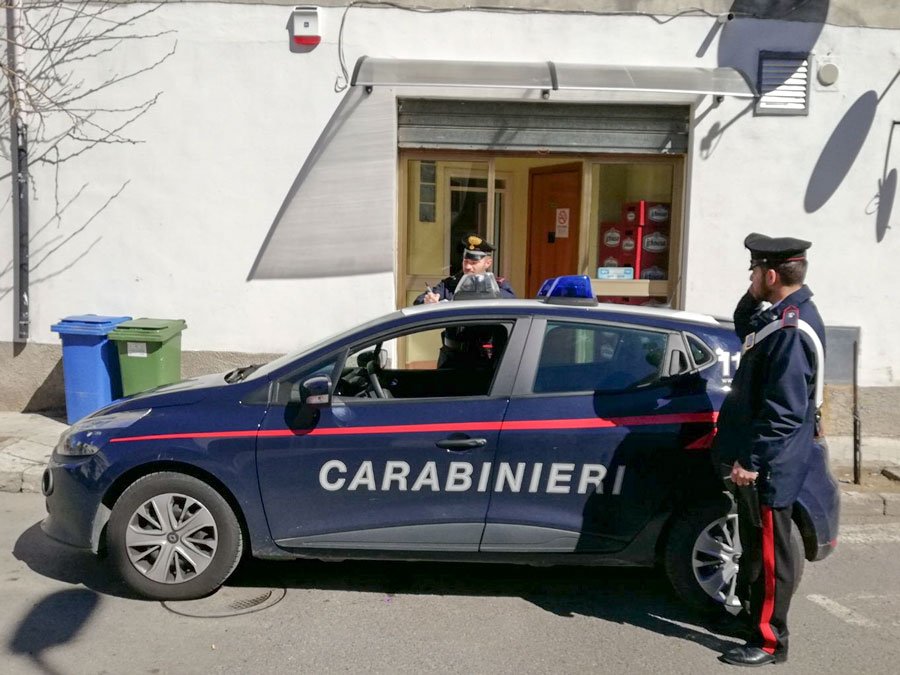 Ladri in azione a Oliena: rubano un cambiamonete all’interno di un circolo privato