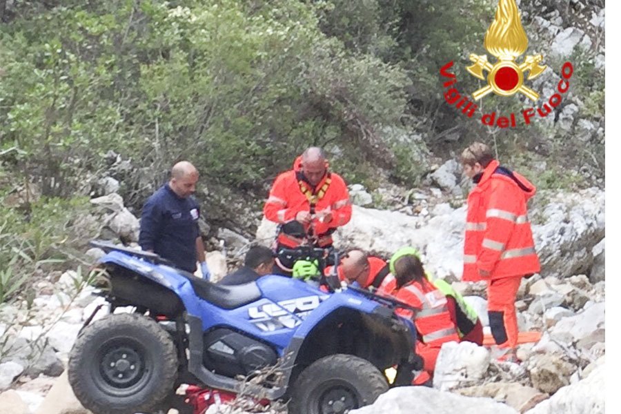 Si infortuna con il quod su una strada sterrata: donna recuperata dall’elisoccorso