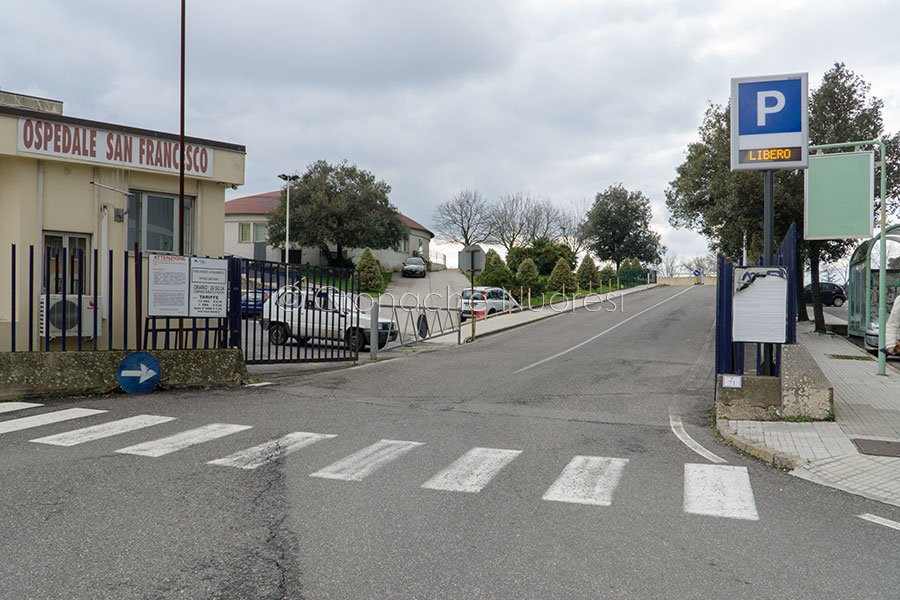 Nuoro. Scattano i parcheggi a pagamento all’ospedale San Francesco e, da ora in poi, anche dello Zonchello