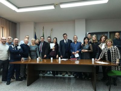 La firma del protocollo d'intesa con i sindacati