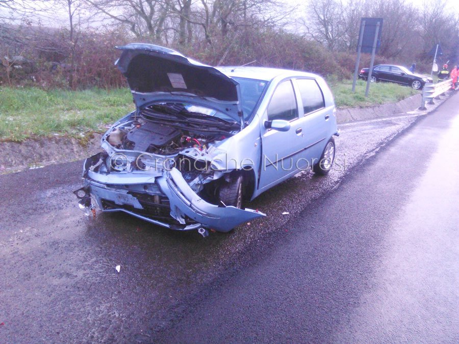 Tamponamento tra cinque auto: traffico deviato e chilometri di coda