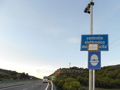 Uno degli autovelox nella zona di San Teodoro (foto Cronache Nuoresi)