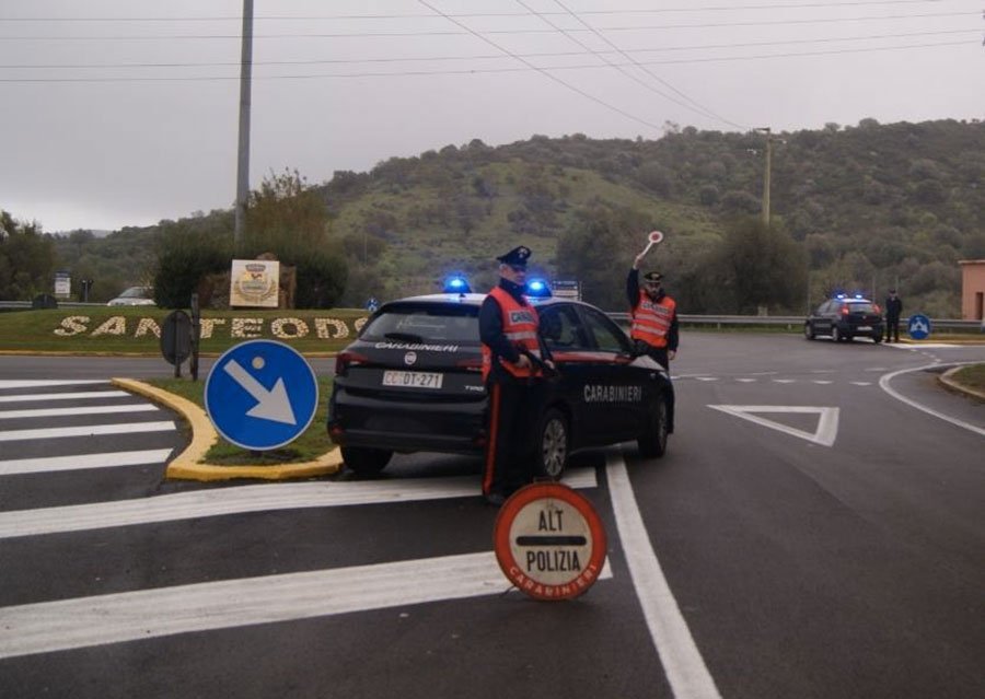 Guida in stato di ebbrezza e senza patente. Tre denunce
