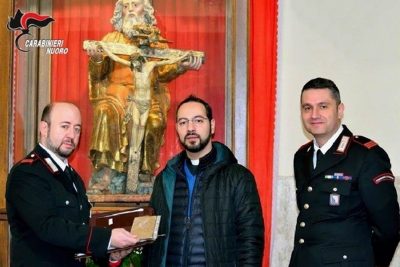 I carabinieri restituiscono la refurtiva a Don Corrias