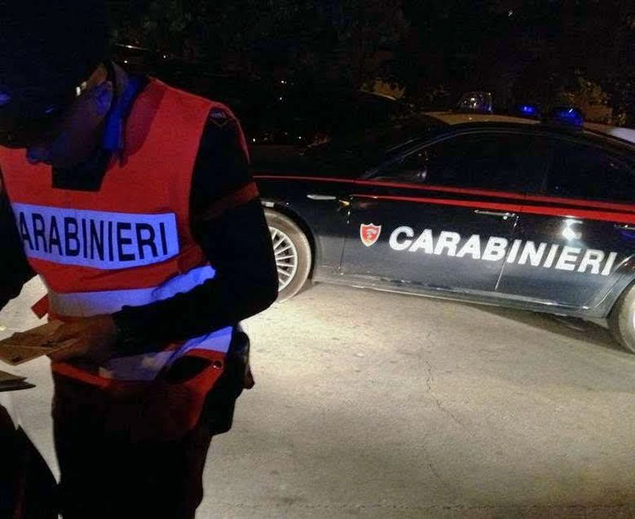 Guida in stato di ebbrezza, possesso di armi e droga: 4 denunce
