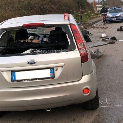 L'auto del giovane dopo l'incidente