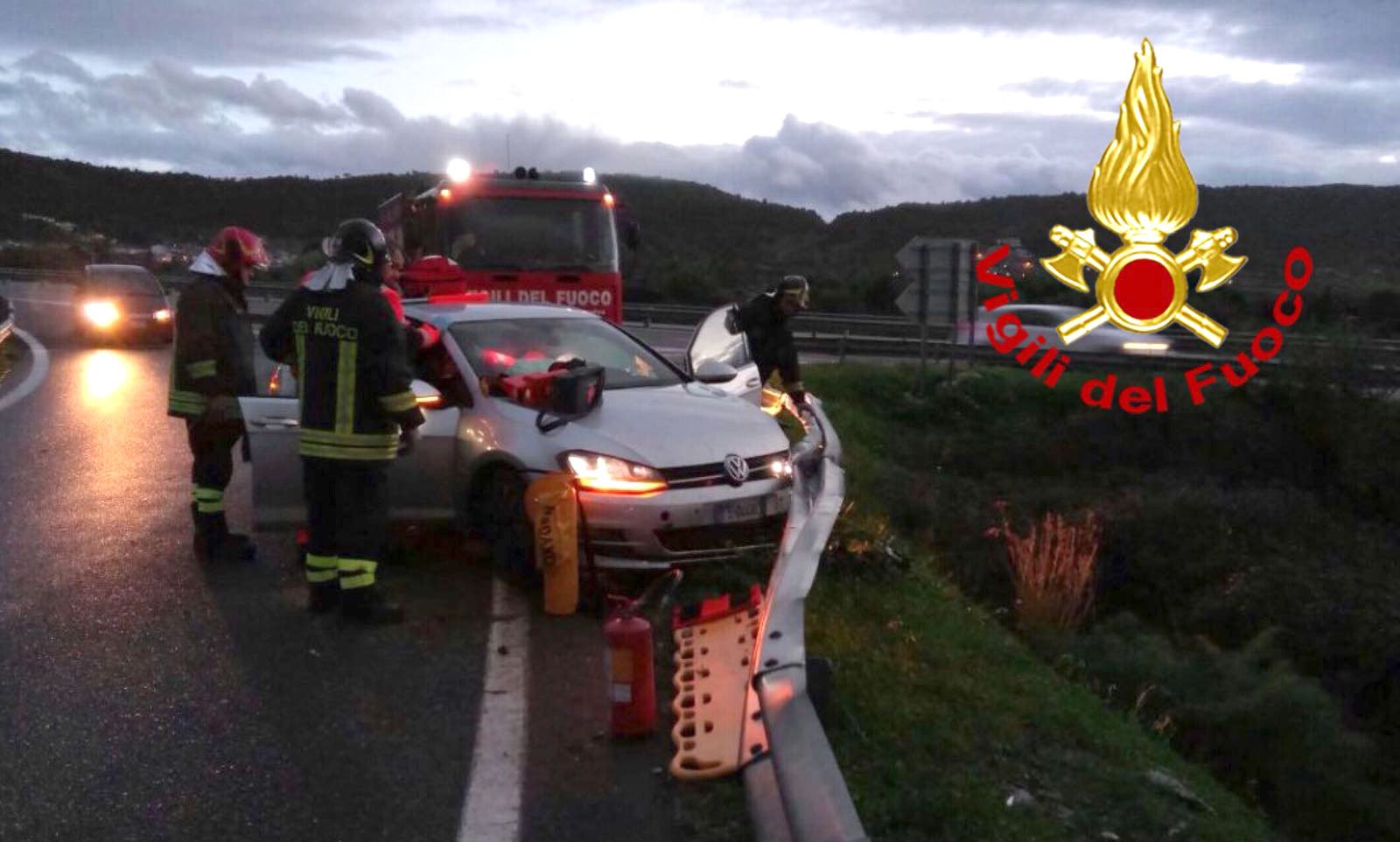 Medico della Marina Militare si ribalta con l’auto finendo fuori strada