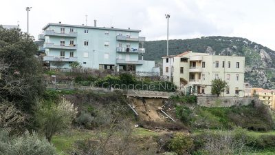 Nuoro, la frana in via Mandrolisai (foto S.Novellu)