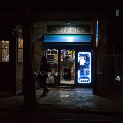 Nuoro. L'ingresso al tabacchino di viale Repubblica (foto S.Novellu)