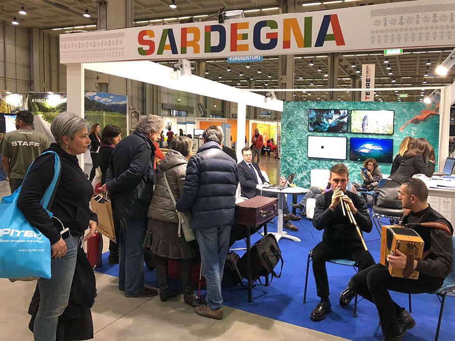 Turismo sostenibile: la Sardegna punta sui borghi e la mobilità dolce