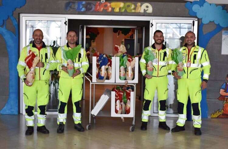 Pasqua: gli operatori dell’antincendio regalano le uova ai piccoli  pazienti del San Francesco