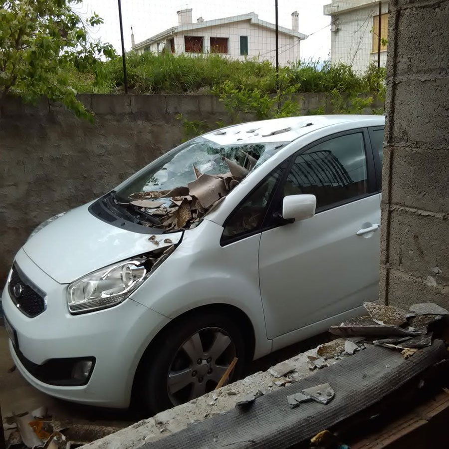 Galtellì. Tromba d’aria scoperchia capannone e le macerie crollano su una casa