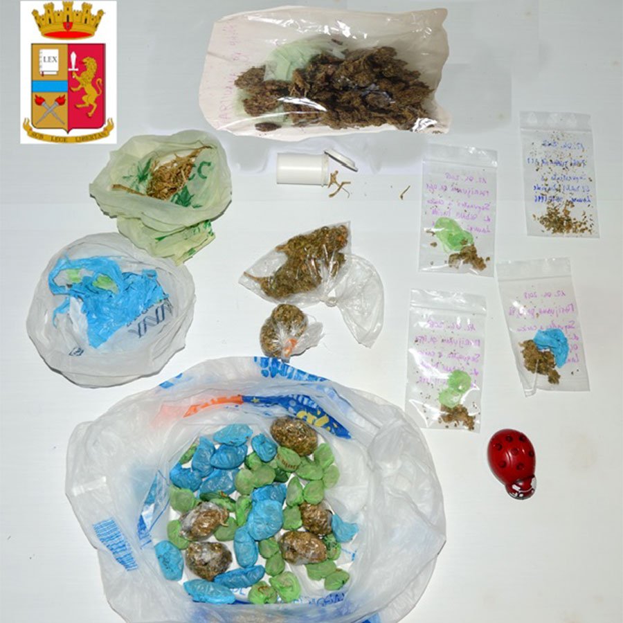 45 dosi di marijuana nascoste in un’abitazione: arrestati due giovani