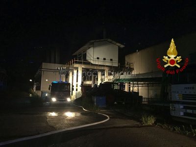 Macomer, il VVF al lavoro all'inceneritore di Tossilo