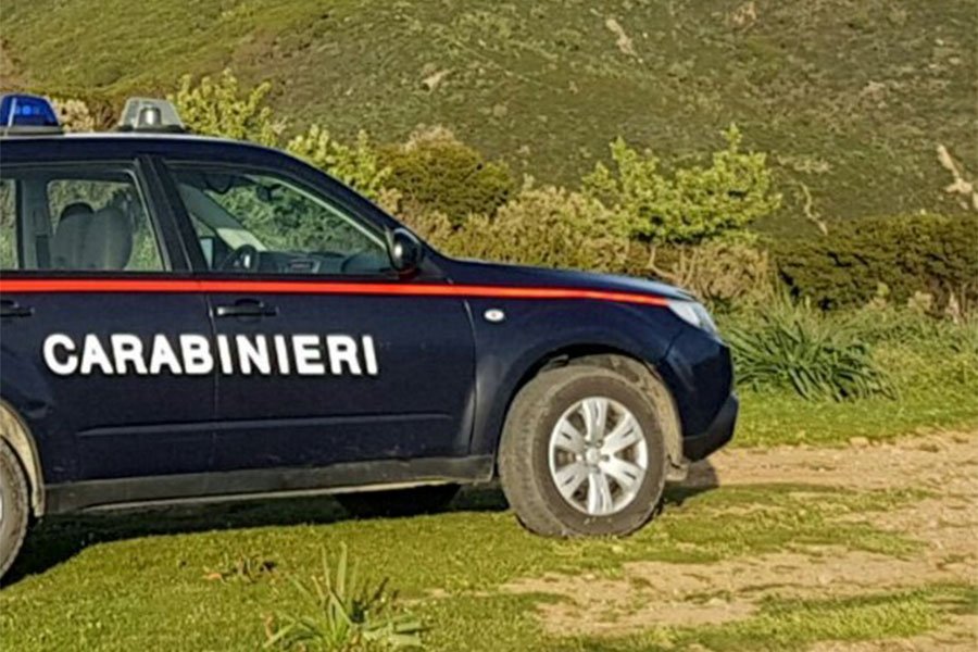 Minaccia con un fucile i confinanti di pascolo: indagini dei Carabinieri
