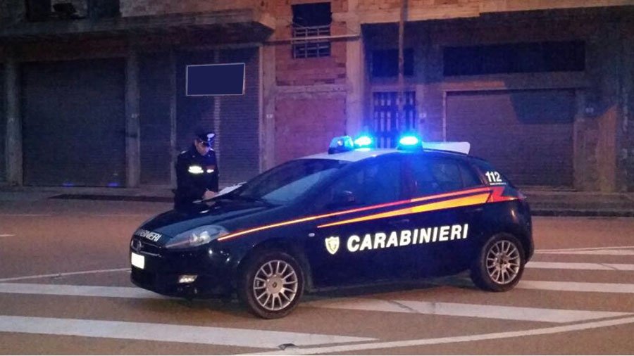 Intimidazioni: fucilate contro il garage e l’auto di un 40enne