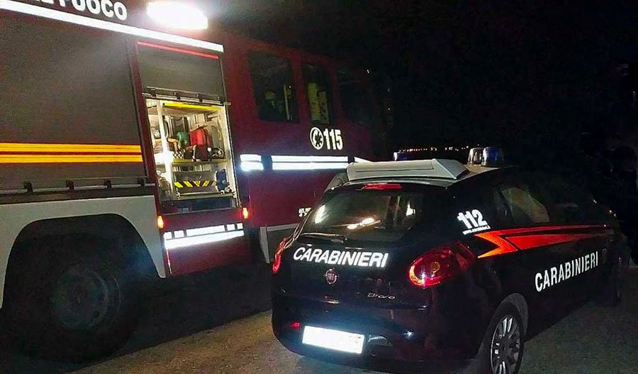 Auto a fuoco nella notte: danneggiati anche altri mezzi