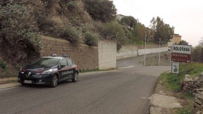 Bolotana, Carabinieri all'ingresso del paese