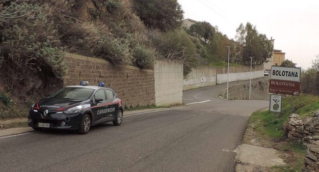 Bolotana, Carabinieri all'ingresso del paese