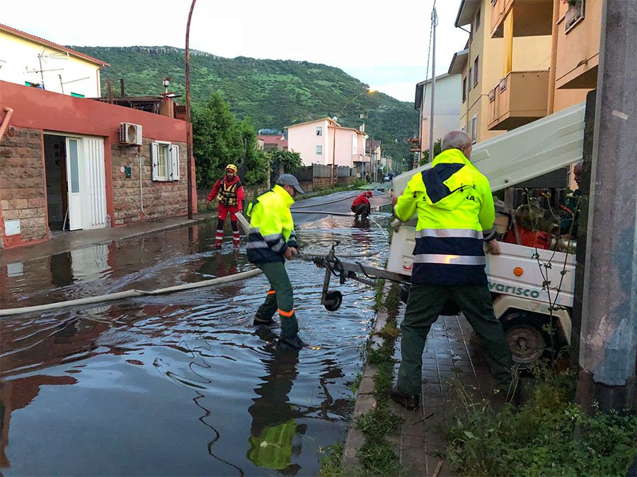 Bosa in ginocchio: strade allagate e danni alle abitazioni e alle attività commerciali
