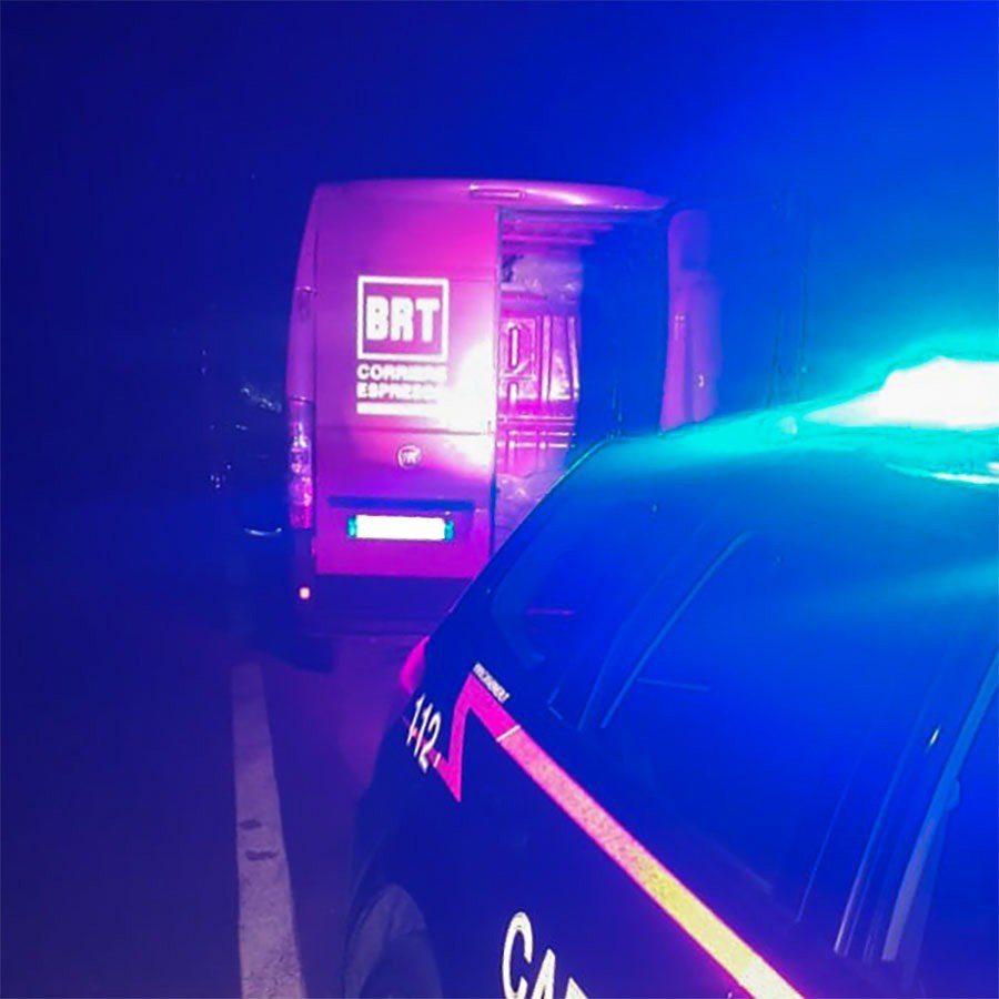 Agguato al corriere Bartolini. Rubati furgone e soldi delle consegne