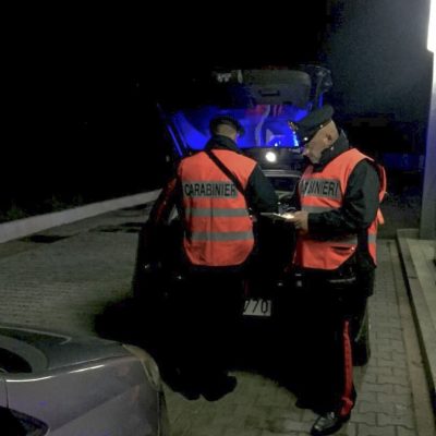 Carabinieri a un posto di blocco