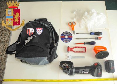 Gli attrezzi da scasso recuperati dalla Polizia