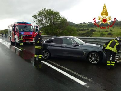 L'auto abbandonata dopo l'incidente sulla 131