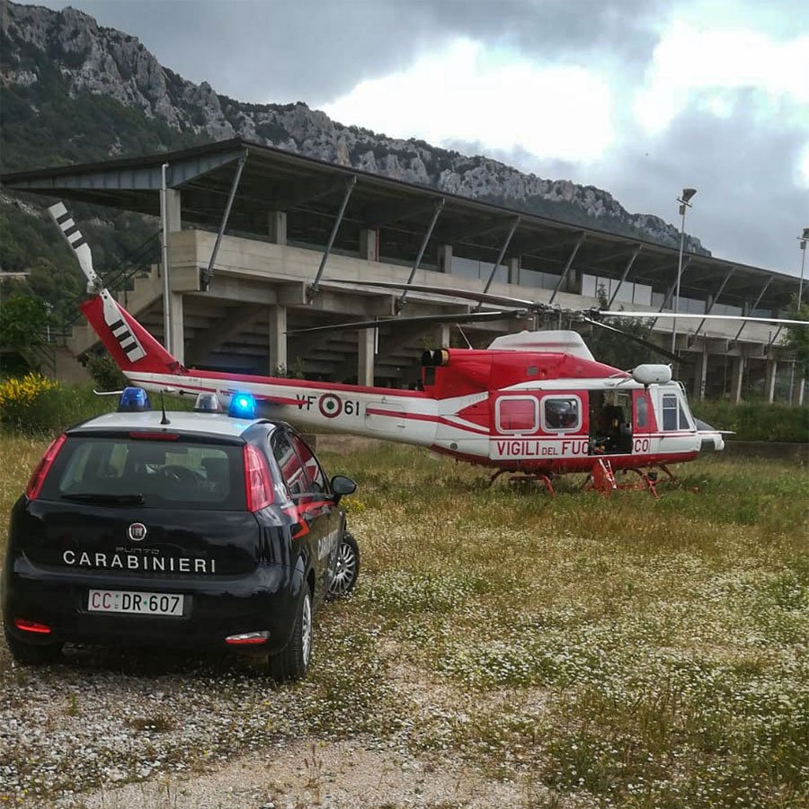 Cade in curva provocandosi lesioni alla schiena: centauro in ospedale con l’elisoccorso
