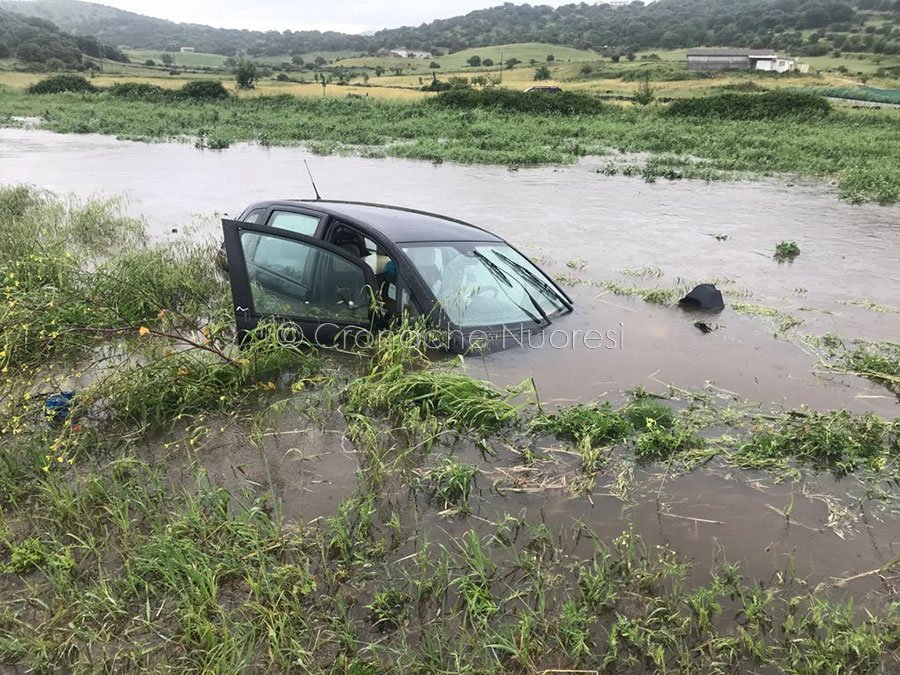 Maltempo Strade allagate e smottamenti in tutta l’Isola: nel Nuorese salvati due pastori