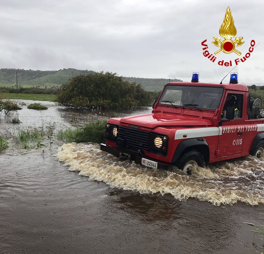 Maltempo. Franano le strade nel Nuorese: ancora smottamenti e allagamenti