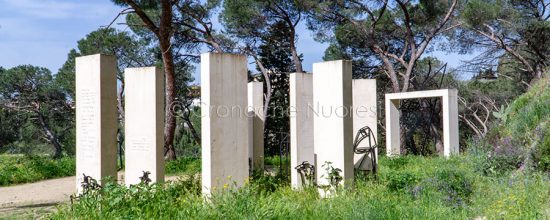 Nuoro, monumento a Grazia Deledda, opera di Maria Lai (foto S.Novellu)