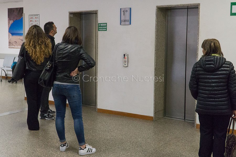 L’ospedale San Francesco di Nuoro e il calvario degli ascensori fuori uso