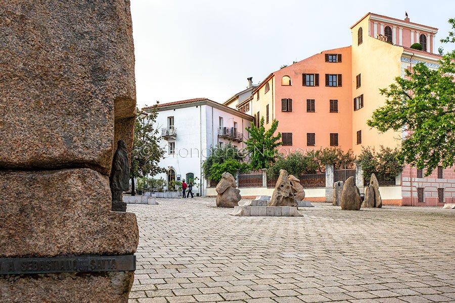 Nuoro. Sardine in piazza: un libro come gesto simbolico