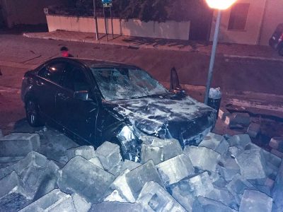 Orgosolo, la Mercedes dopo lo schianto contro il muro