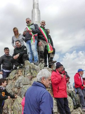 Sindaci e escursionisti su Punta Lamarmora
