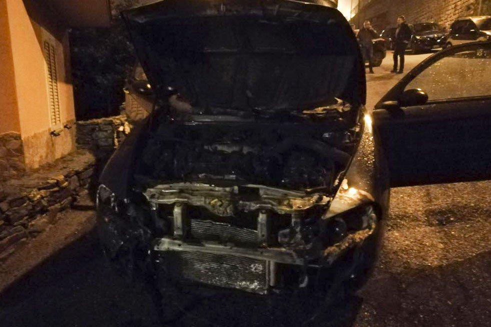Desulo. Auto a fuoco nella notte: sulla matrice  indagano i Carabinieri
