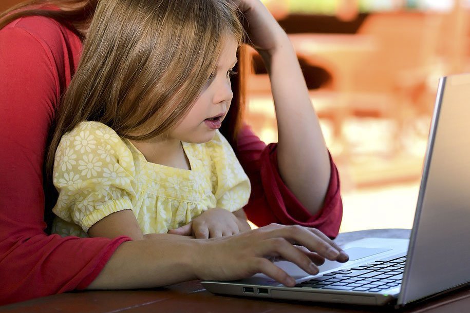 In Italia sempre più difficile essere mamme e lavoratrici: il 37% delle donne  con almeno un figlio risulta inattiva