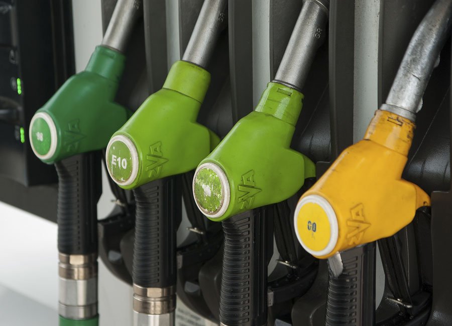 Assalto al distributore di benzina: divelta la colonnina self service e portati via i soldi