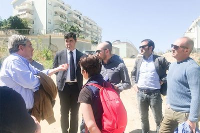 Il sindaco Soddu e l'assessore Sanna durante il sopralluogo in via Semidei