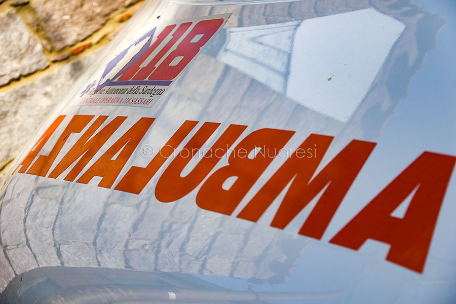 Aggredisce operatore del 118 e Carabinieri: arrestato 49enne