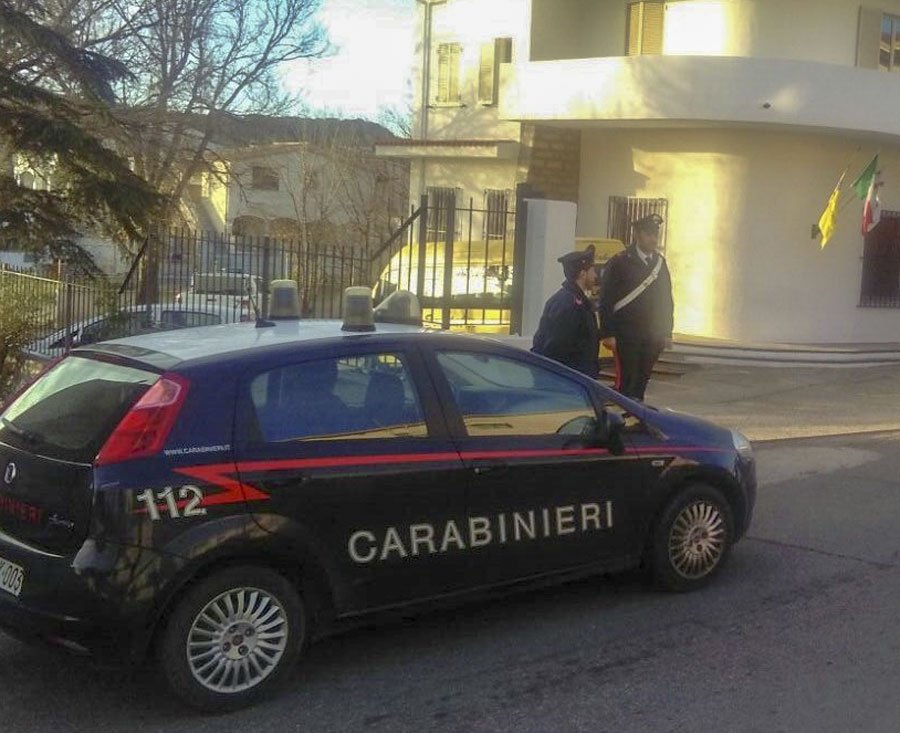 Lite e minacce con coltello verso un extracomunitario: 30enne denunciato