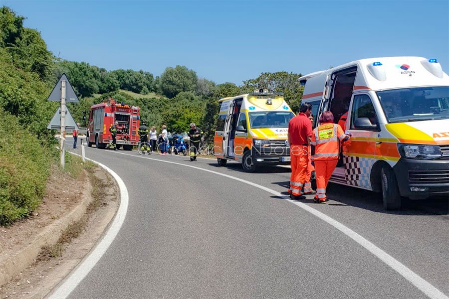 Chiazza d’olio sulla strada: centauro perde il controllo della moto e vola sull’asfalto