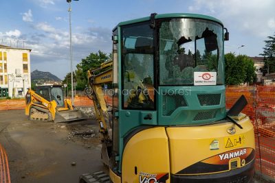 Nuoro, mezzi danneggiati al Quadrivio (foto S-Novellu)