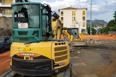 Nuoro, mezzi danneggiati al Quadrivio (foto S-Novellu)